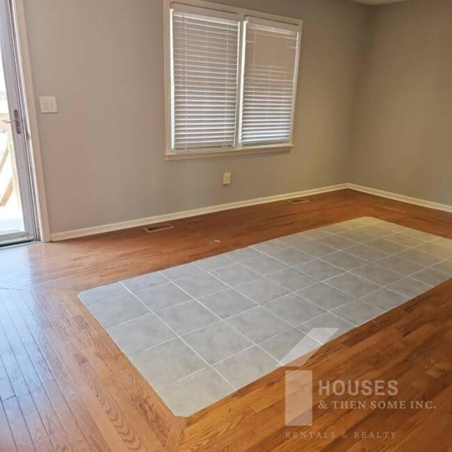 Photo - 423 Rollingwood Dr