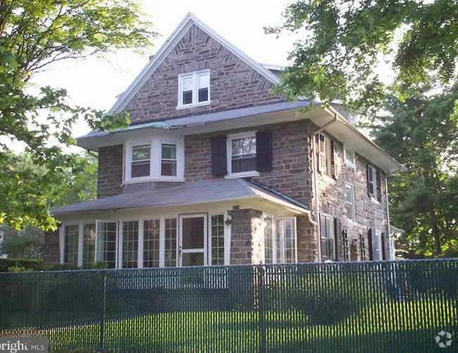 Building Photo - 2216-18 Georges Ln Rental