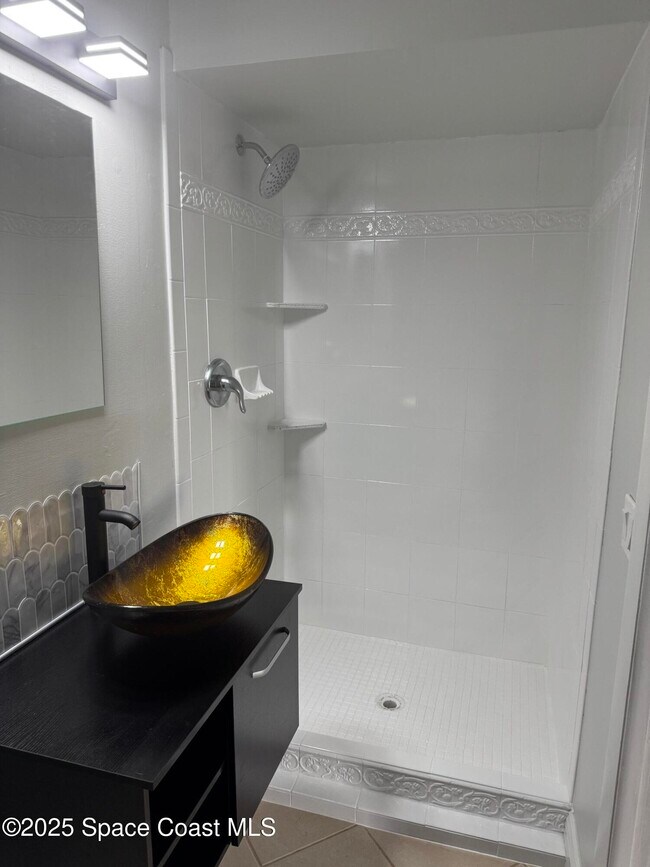 Photo - 696 Harrington St SW