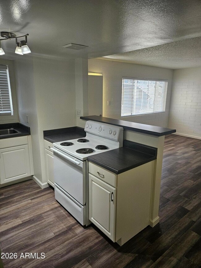 Photo - 521 E Bethany Home Rd