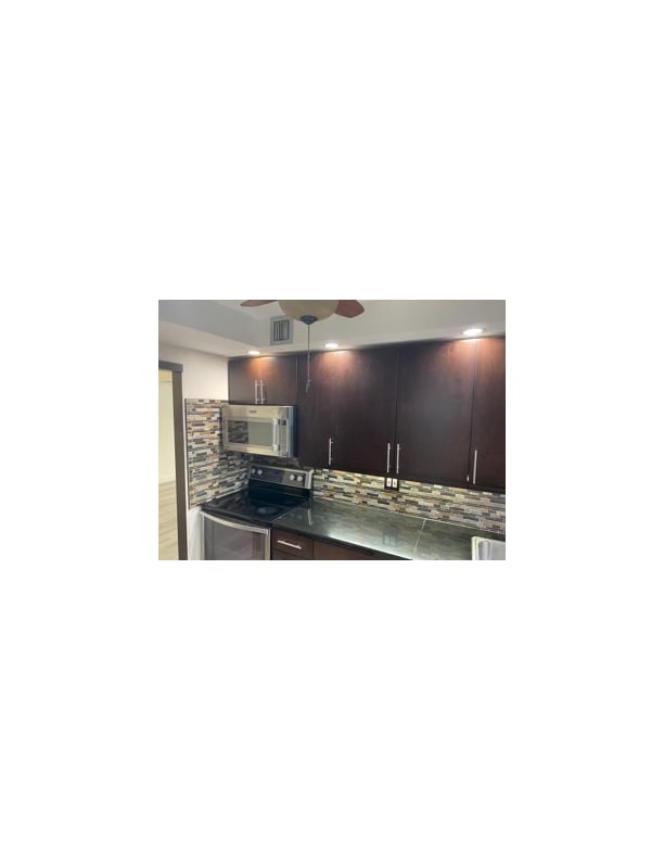 KITCHEN - 608 NW 13th St Unit 37