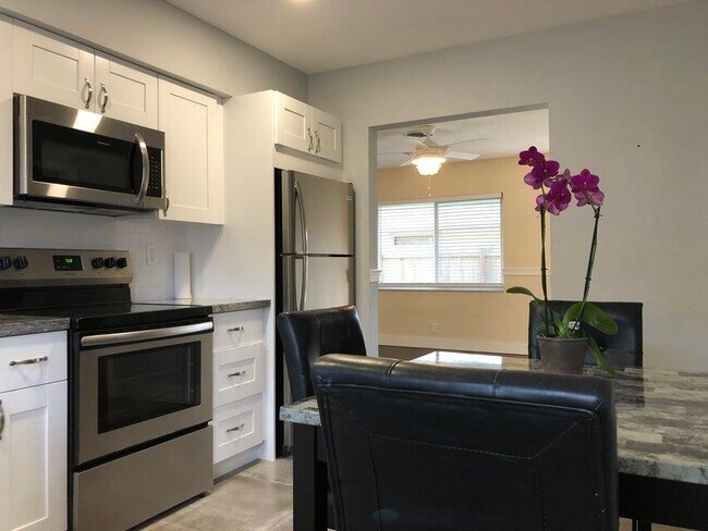 Photo - 118 NE 4th Ave