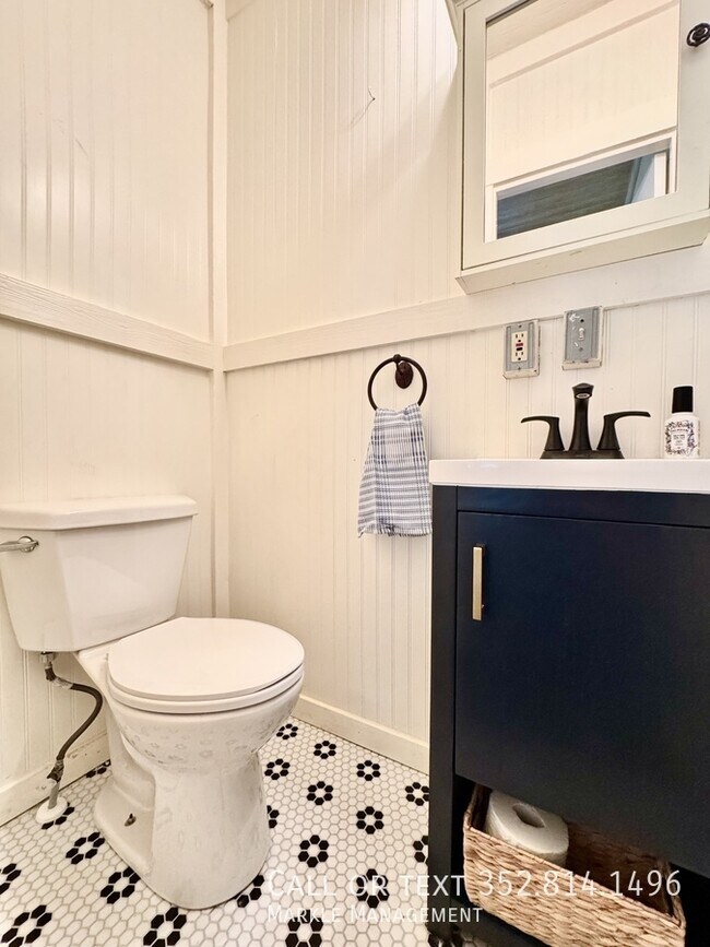 Photo - 6971 Earlwood Ave