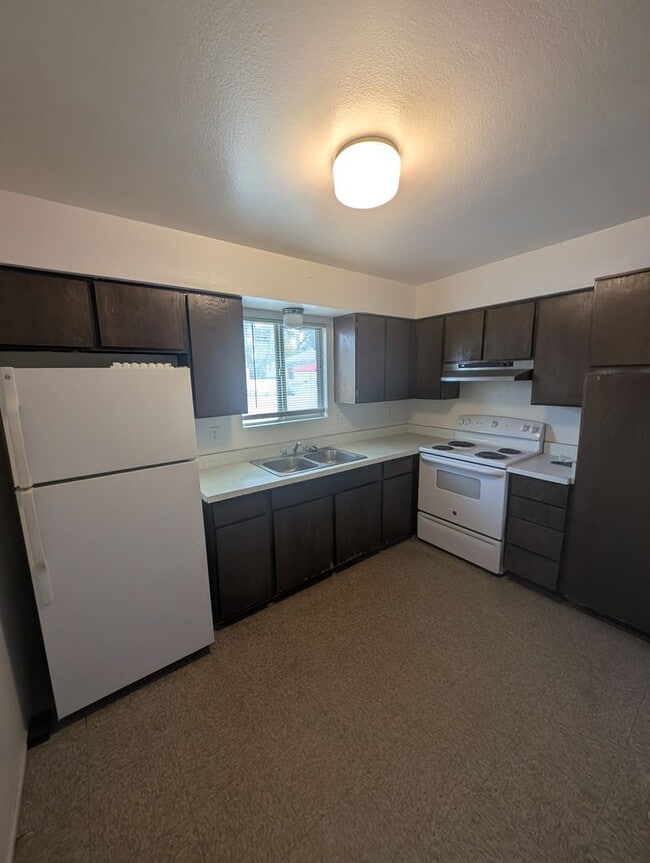 Photo - 4 Plex - 2 Bedroom Unit and 1 Bath for Rent.