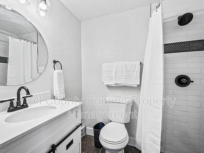 Photo - 760 Stuart St