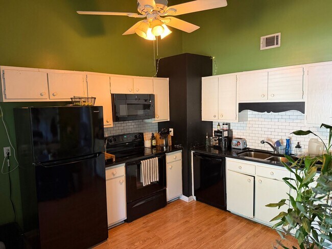 Photo - 1052 Oakcrest Dr