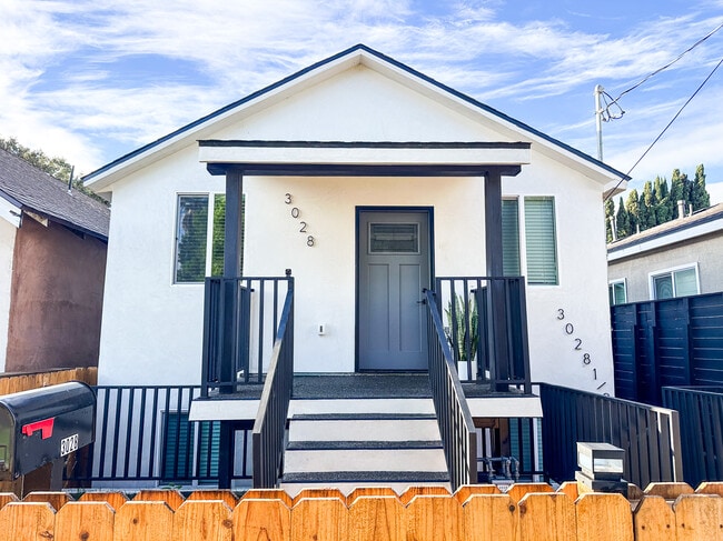 Photo - 514 1/2-3022 W 21st St