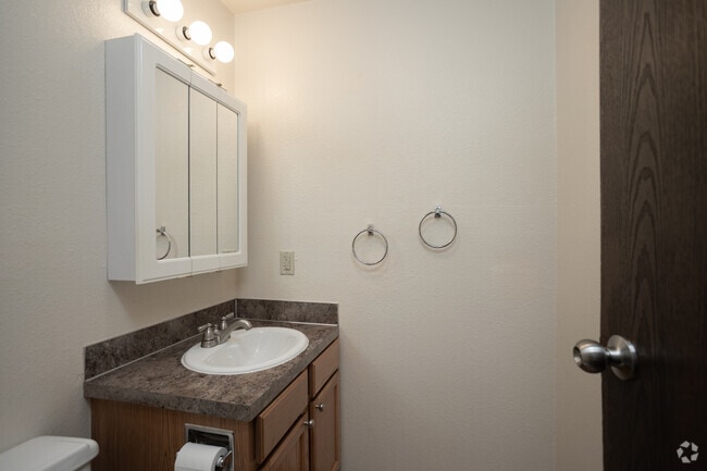 3BR, 1.5 BA - 1059 SF