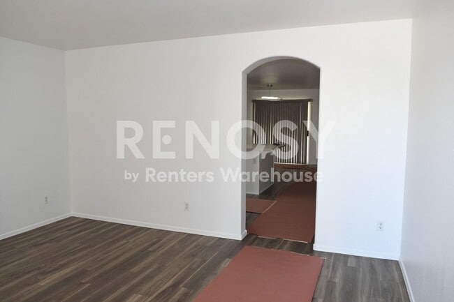 Photo - 1623 E Silverbirch Ave
