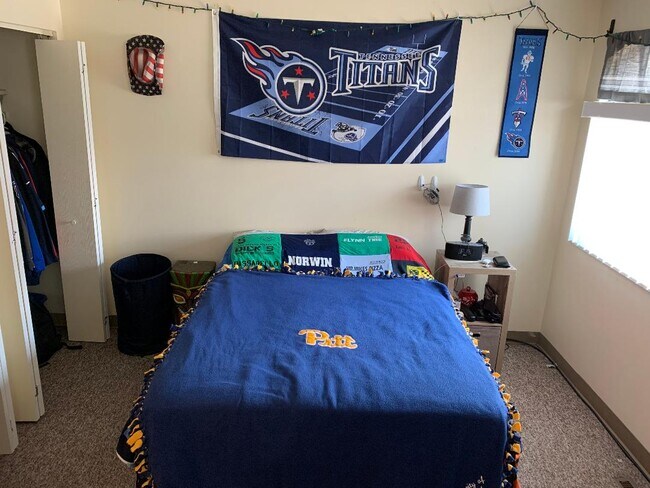 Bedroom 2 - 3268 Niagara Sq