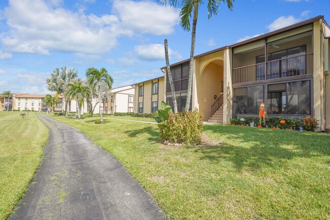 Building Photo - 826 Sky Pine Way Unit G2