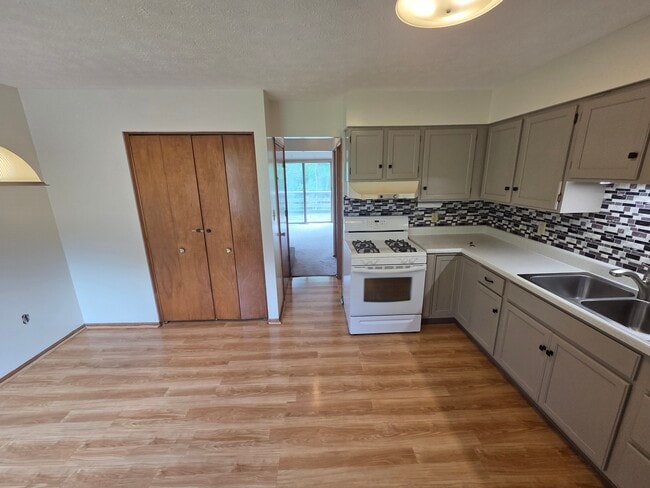 Kitchen - 5229 Rule Rd Unit #4 - 5235 Rule Road