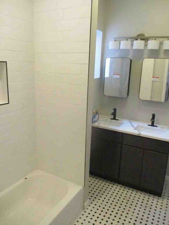 Photo - 2418 W Norris St