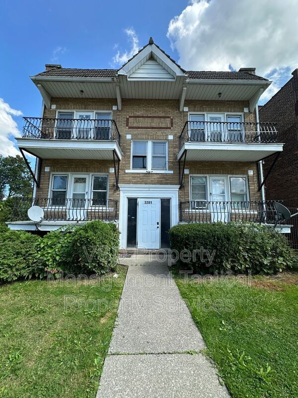 Building Photo - 3281 E 143rd St Unit #3 Rental