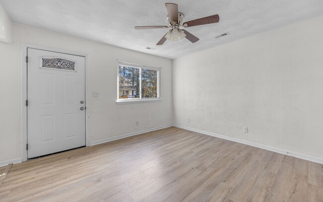 Photo - 2827 Grandy Ave