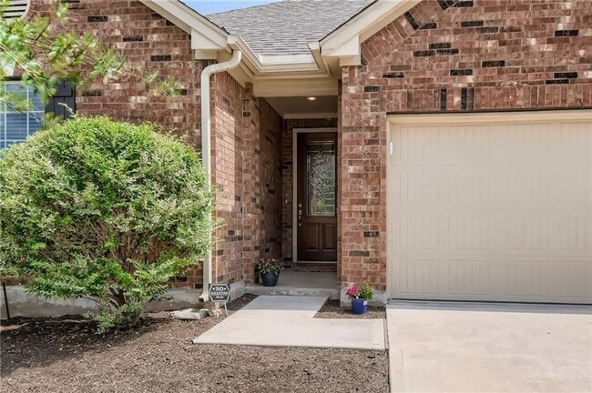 Photo - 303 White River Dr