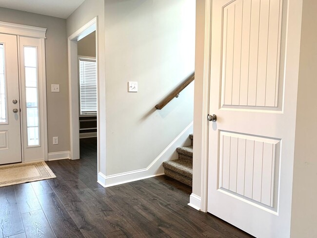 Photo - 712 Banister Dr