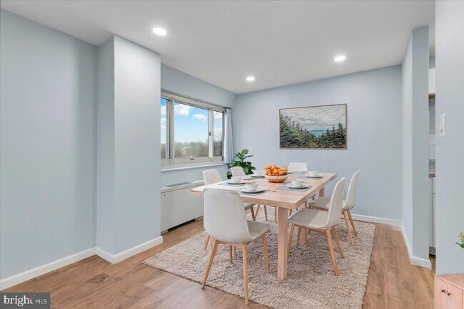 Photo - 4520 King St Unit 601