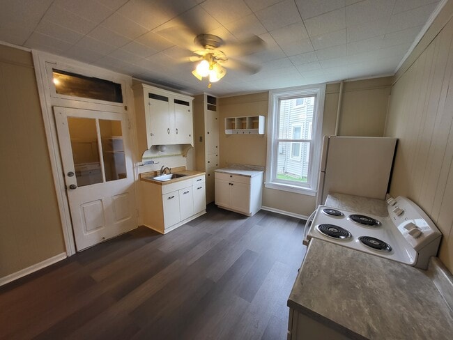 Building Photo - 45 E High St Unit 1W