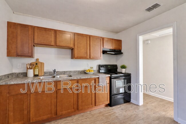 Photo - 2802 Justina Rd