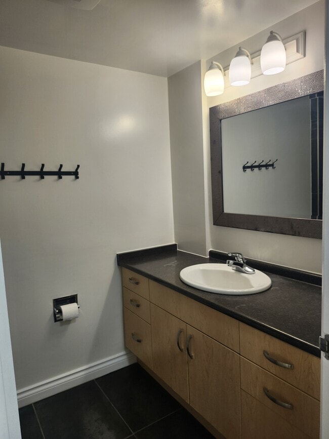 Photo - 1653 Oak Bay Ave Unit 201