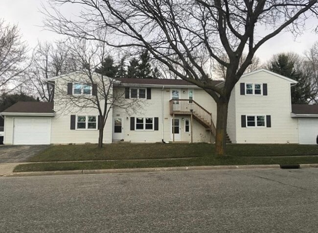 Photo - 202 Meadowpark Dr