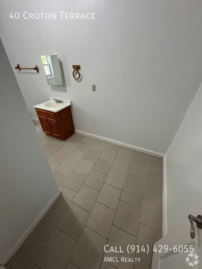 Building Photo - 40 Croton Terrace Rental