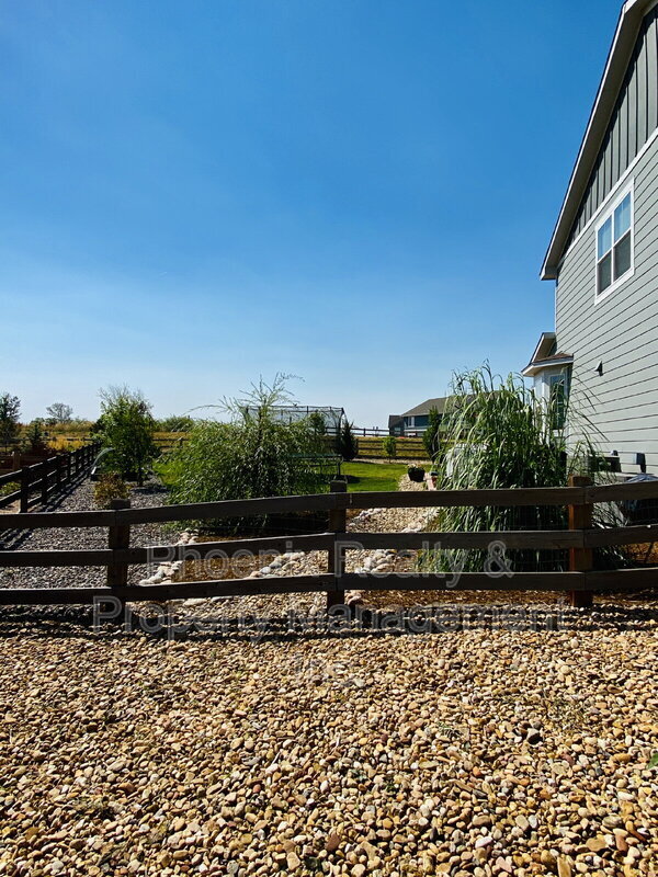 Photo - 963 Laramie Ln