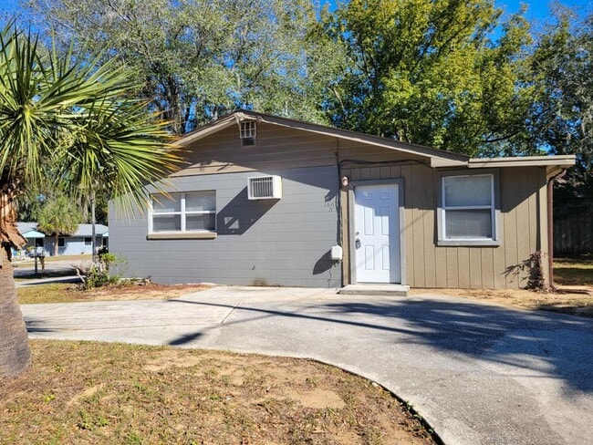 Building Photo - 1000 E Magnolia Ave