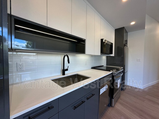 Photo - 1381 Belaire Ave
