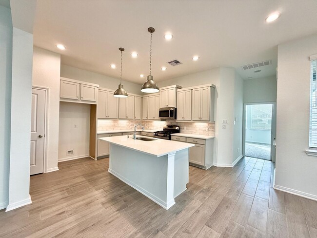 Photo - 620 Silver Pear Ct