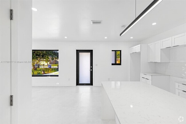 Building Photo - 1713 Lauderdale Manor Dr Rental
