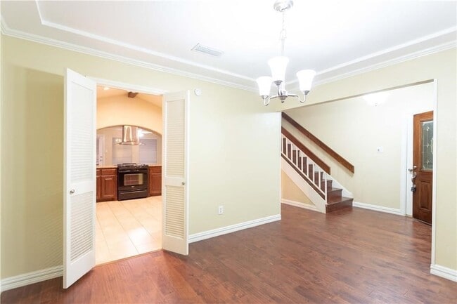 Photo - 310 Overland Dr