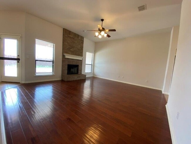 Photo - 1527 Woodlands Dr