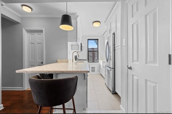 Building Photo - 48-21 40th St Unit 2K