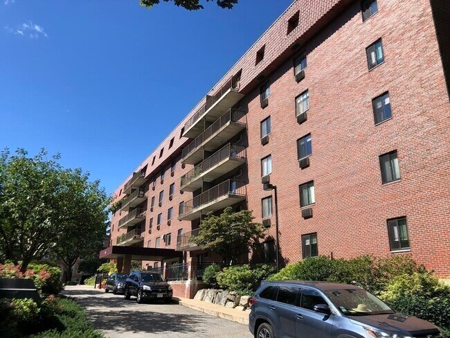 Building Photo - 135 Pleasant St Unit 307