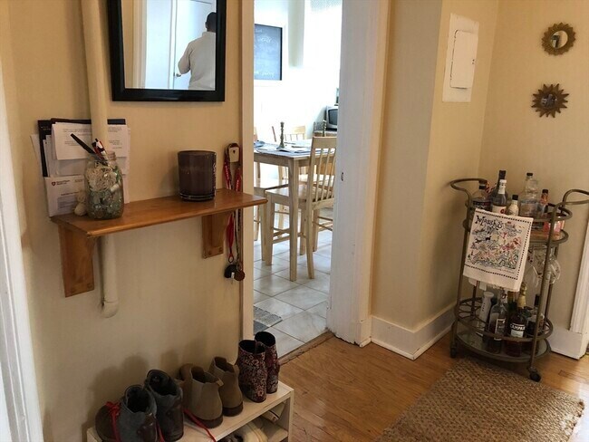 Building Photo - 246 S Huntington Ave Unit 2 Rental