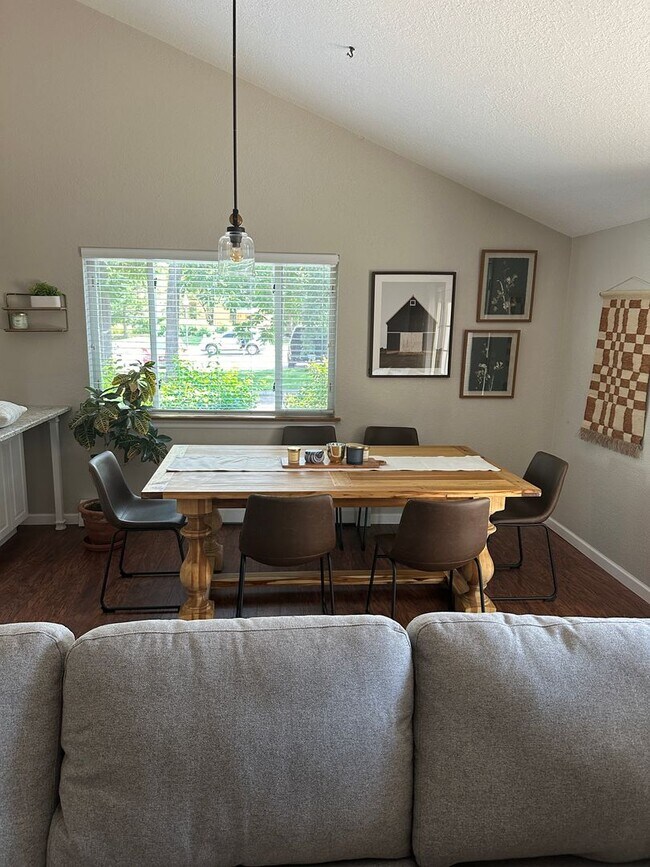 Photo - 2807 Benton St. Unidad 2807