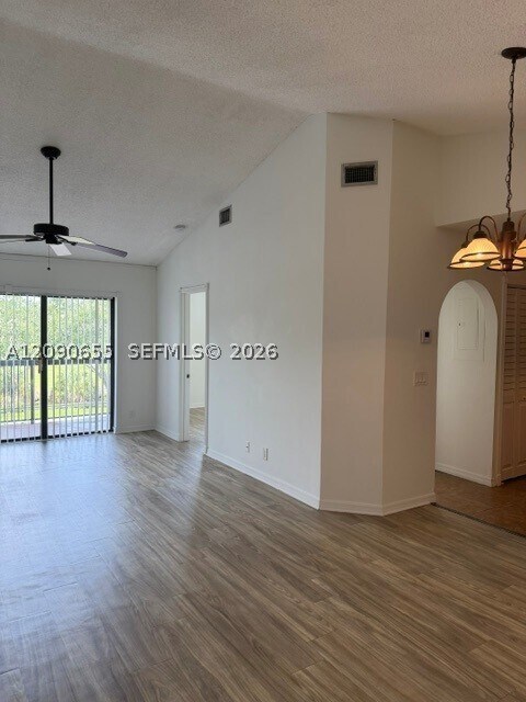 Building Photo - 5821 Riverside Dr Unit 304B2