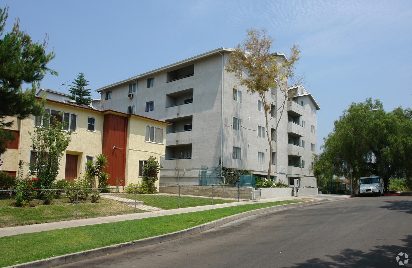 Beverly City Lights - Beverly City Lights Apartments