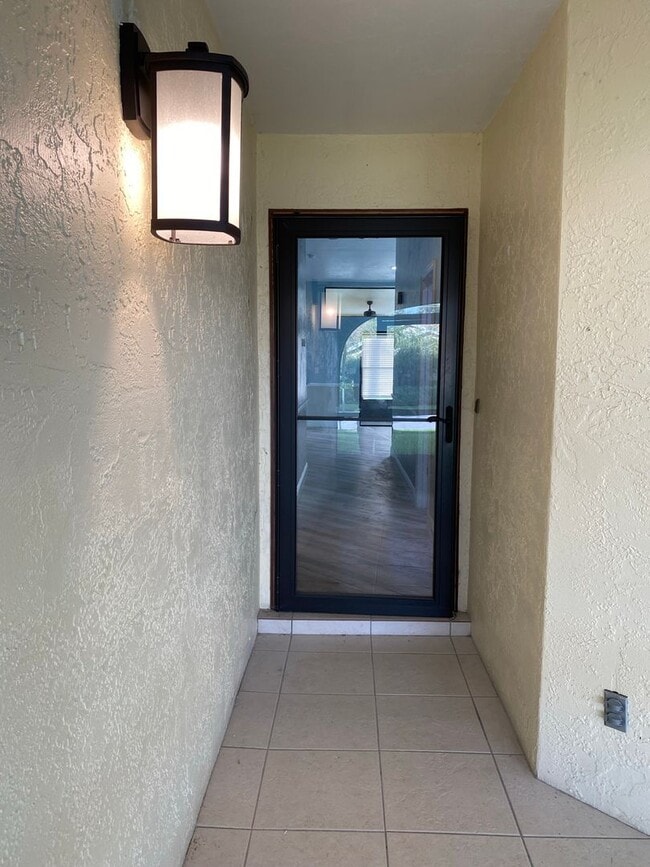 10798 Regent Cir