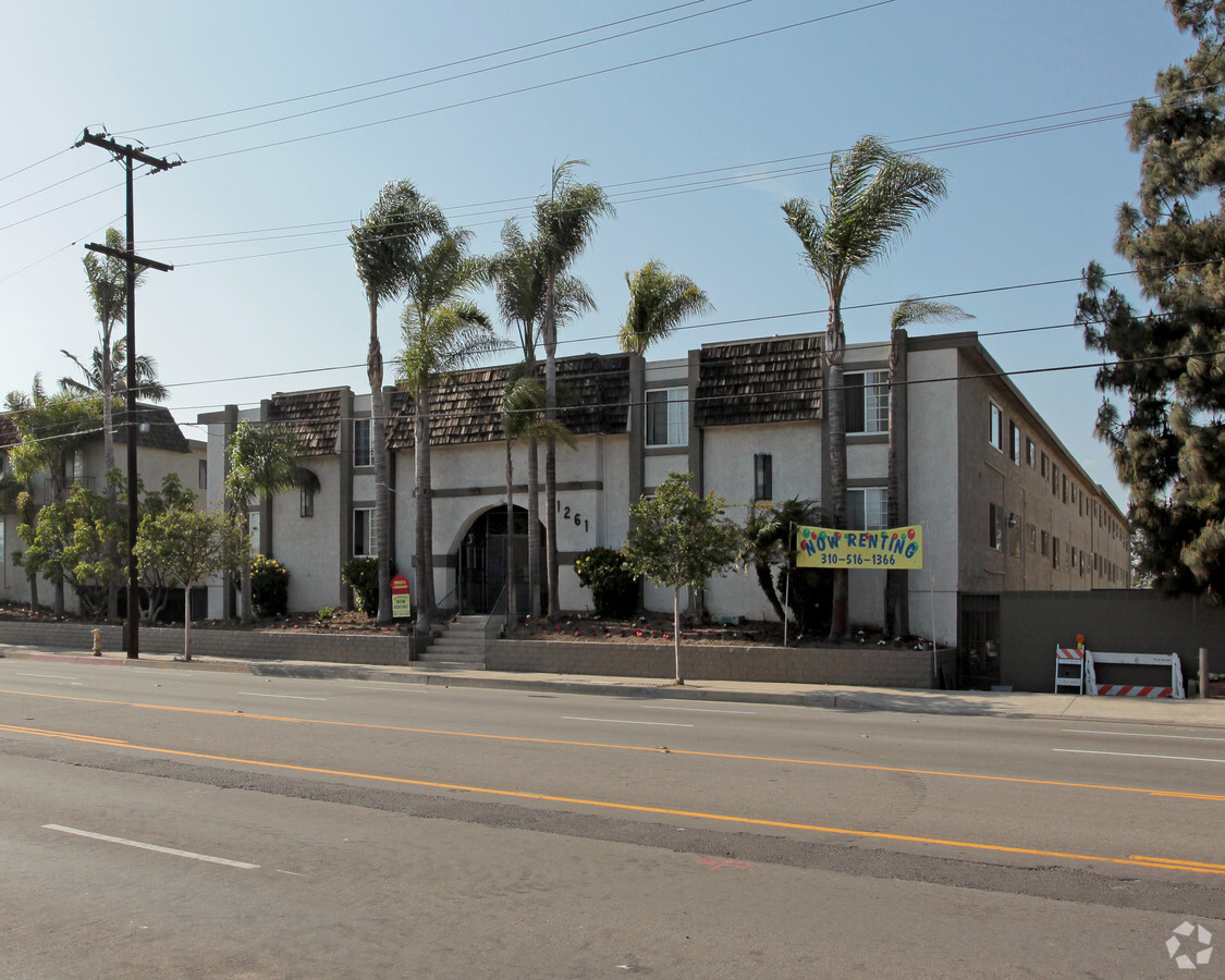 Photo - Royal Palms Apartments