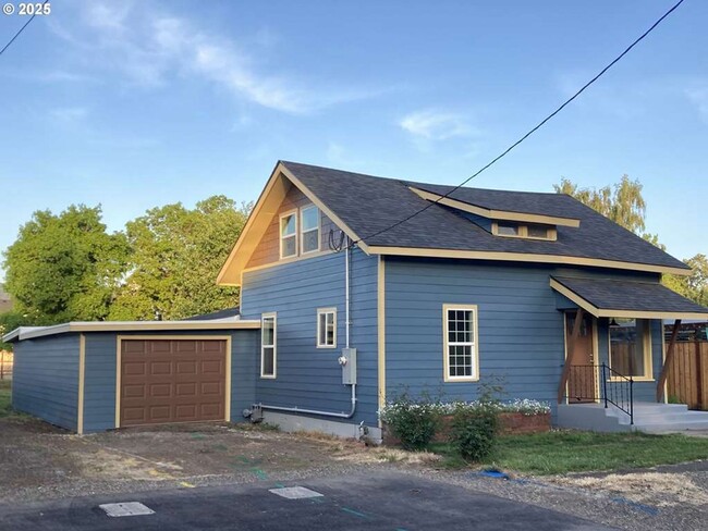 Photo - Great Home in Coburg!