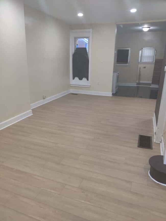 Photo - 617 E Hilton St