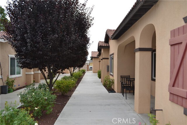 Photo - 147 E 5th St Apartamento Unidad C