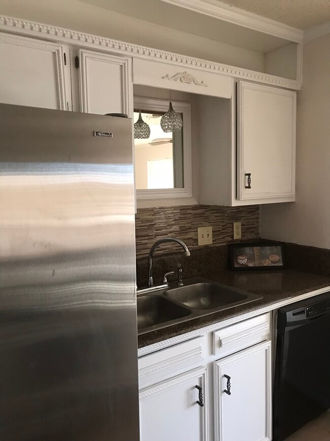 Photo - 104 Loraine St