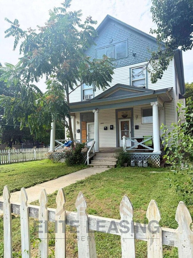Building Photo - 1441 SW Van Buren St Unit A