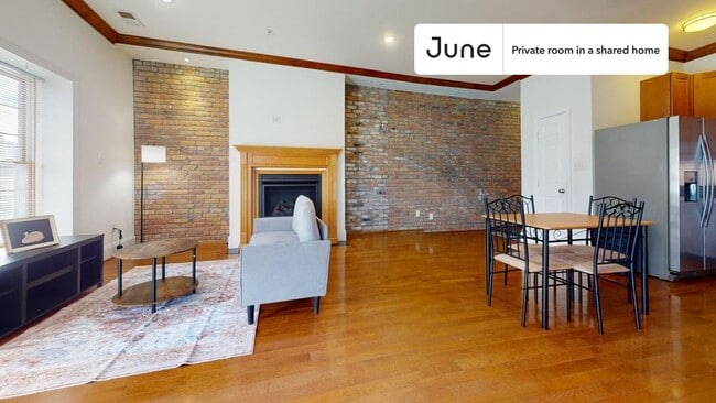 Building Photo - Room in Shared 3 bed/3.5 bath home