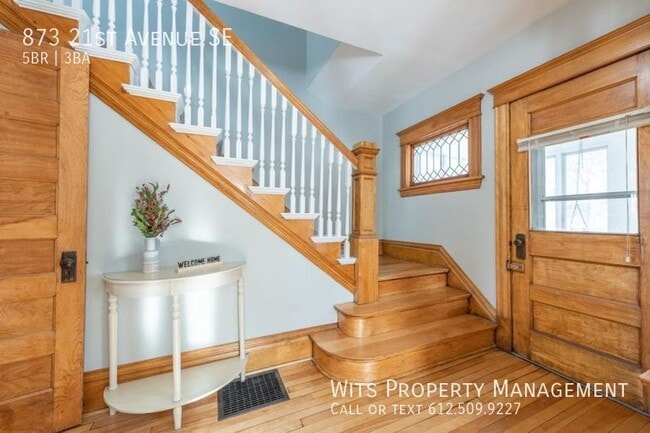 Photo - 873 21st Ave SE