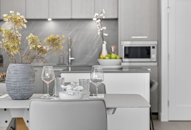 Photo - 3389 Lakeshore Rd Unit 605